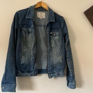 Guess blue jean jacket size Large